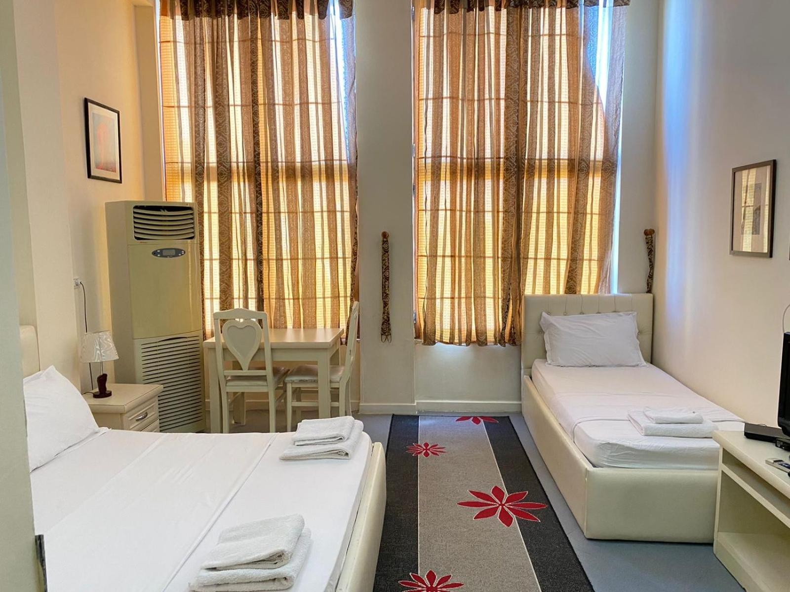 Hotel Pasarela Berat Eksteriør billede