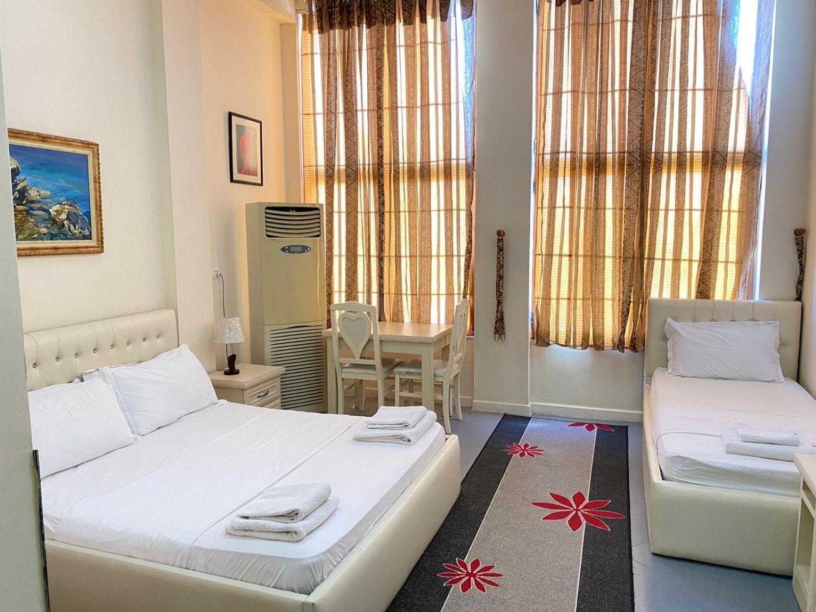 Hotel Pasarela Berat Eksteriør billede